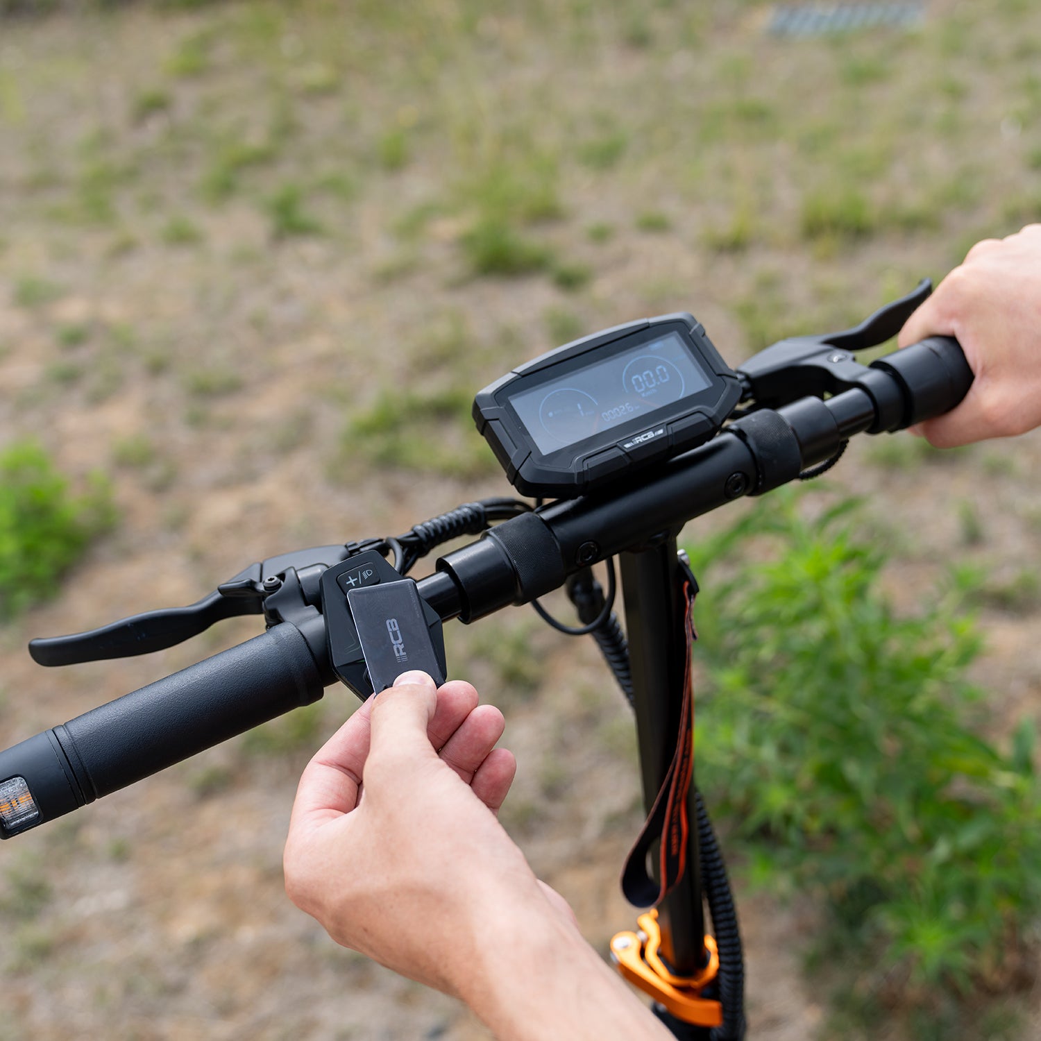 Scooter ultra électrique RCB D7 EU (vitesse de sortie 45KMH + crête 1600W + NFC + clignotant)